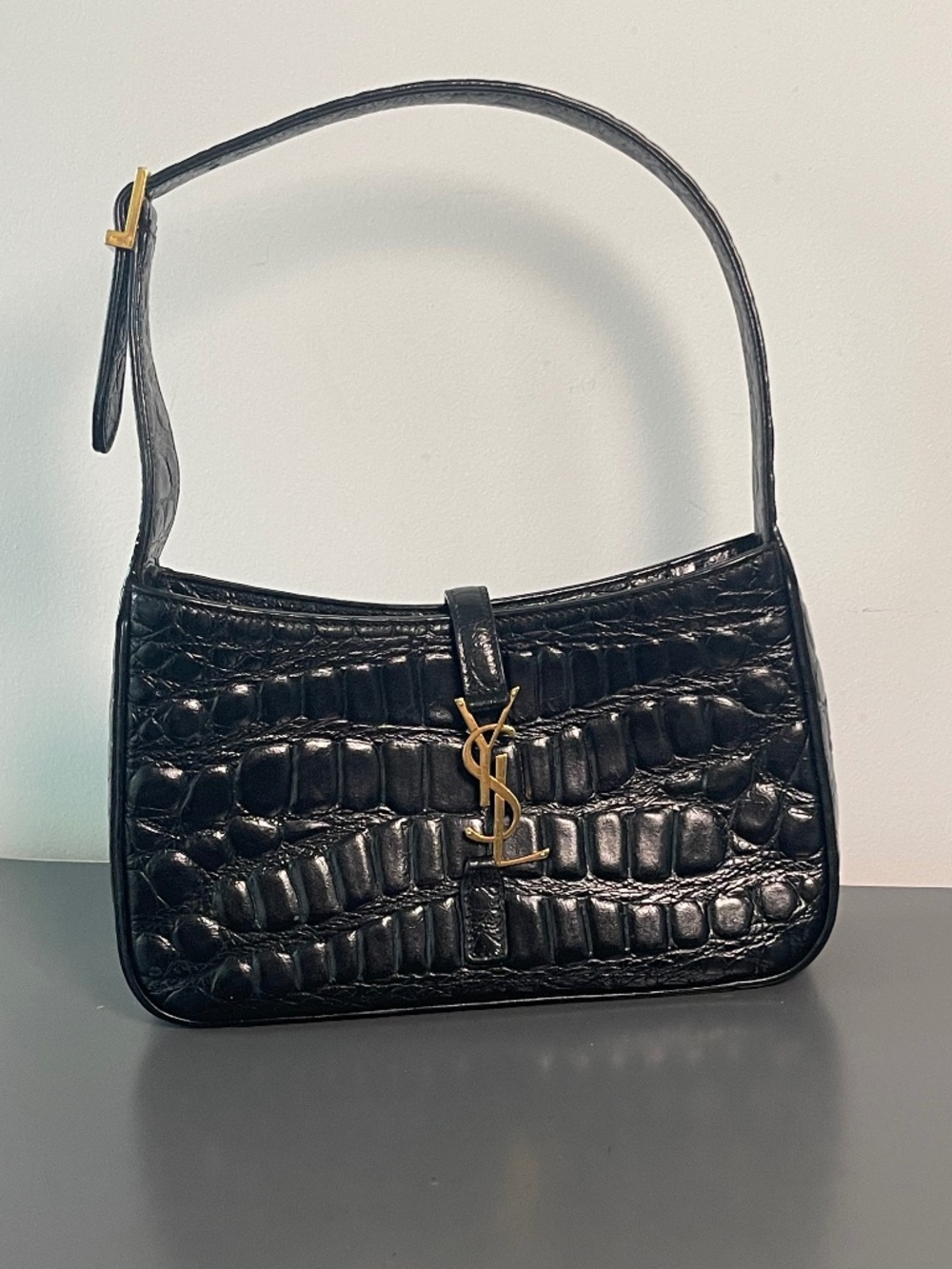 YSL Le 5 À 7 black leather Crocodile-embossed hobo bag